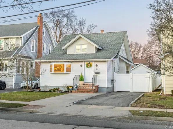 251 Forest Avenue, Lynbrook, NY 11563