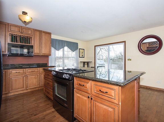 4th image of 904 Sheridan Dr