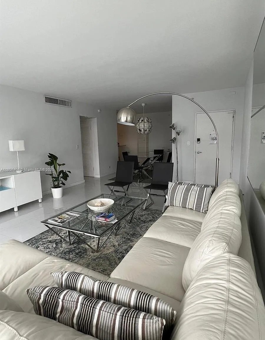 5601 Collins Ave — Photo 3