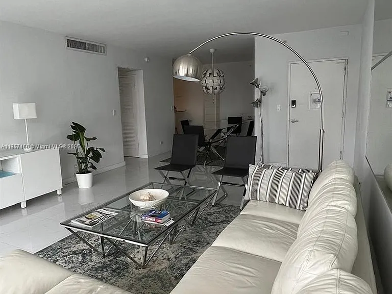 5601 Collins Ave #1115 — Photo 3