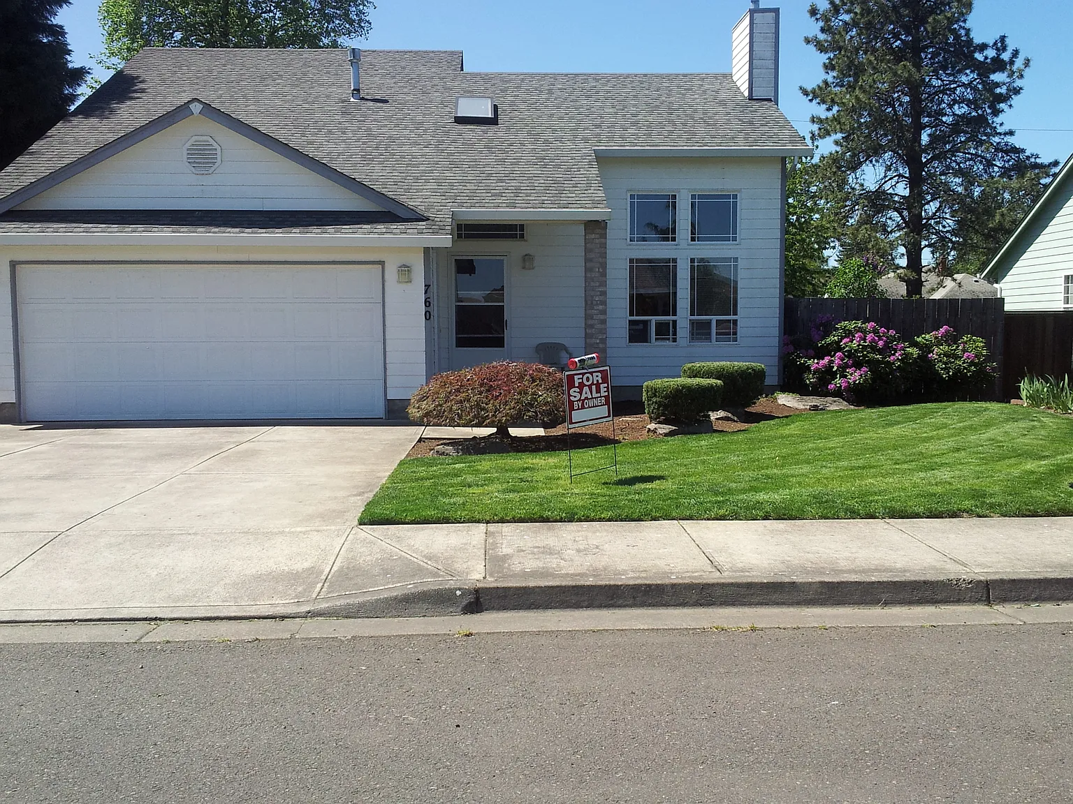 760 SE Justin St photo 1