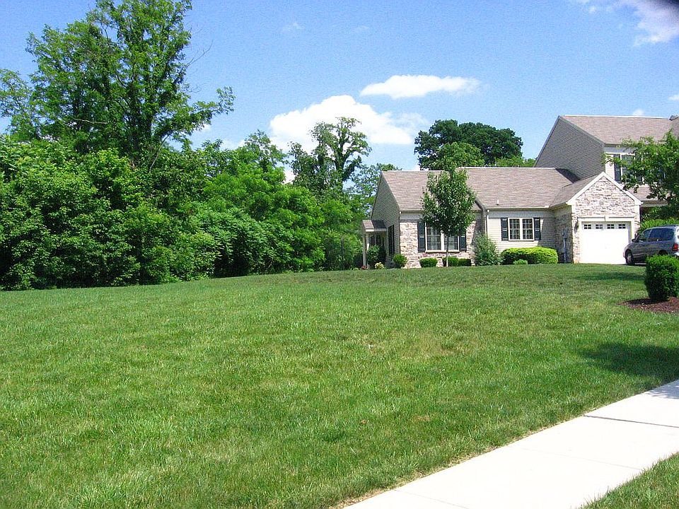 2nd image of 775 Creek Side Dr