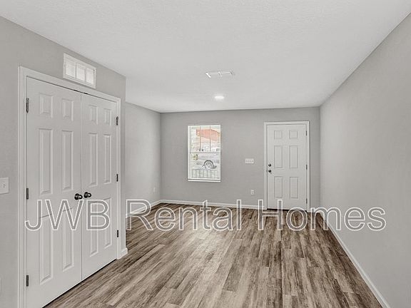 4th image of 524 Odessa St