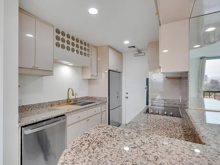 10747 Wilshire Blvd #1407 — Photo 12
