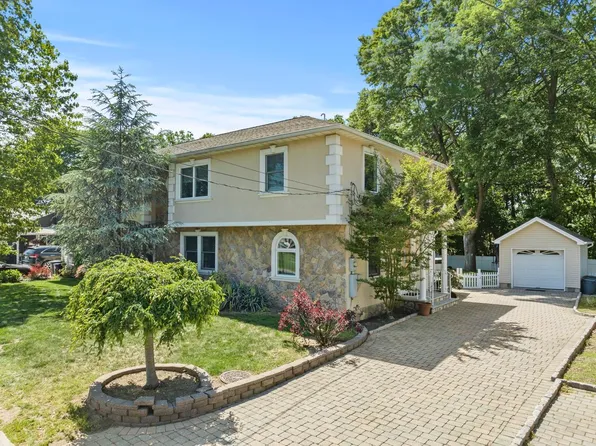 30 Caruth Ave, Elmwood Park, NJ 07407