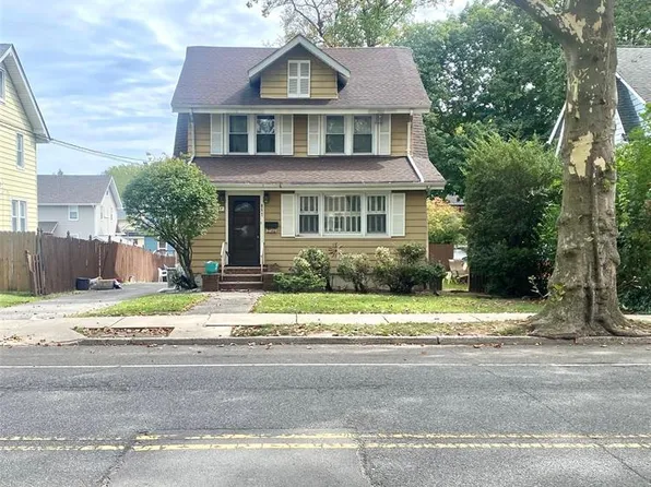 857 Garrison Ave, Teaneck, NJ 07666