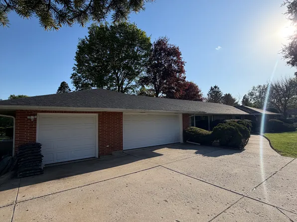 1715 W Main St, Dundee, IL 60118