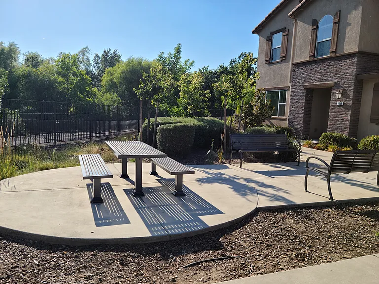 1110 Veranda Ct — Photo 3
