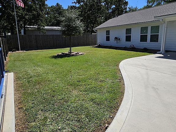Front yard view.