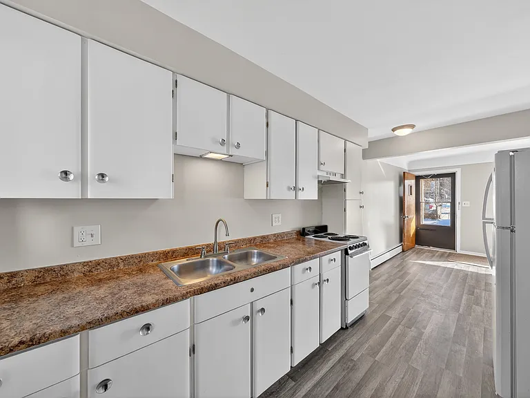 23 W Burdick St #4 — Photo 7