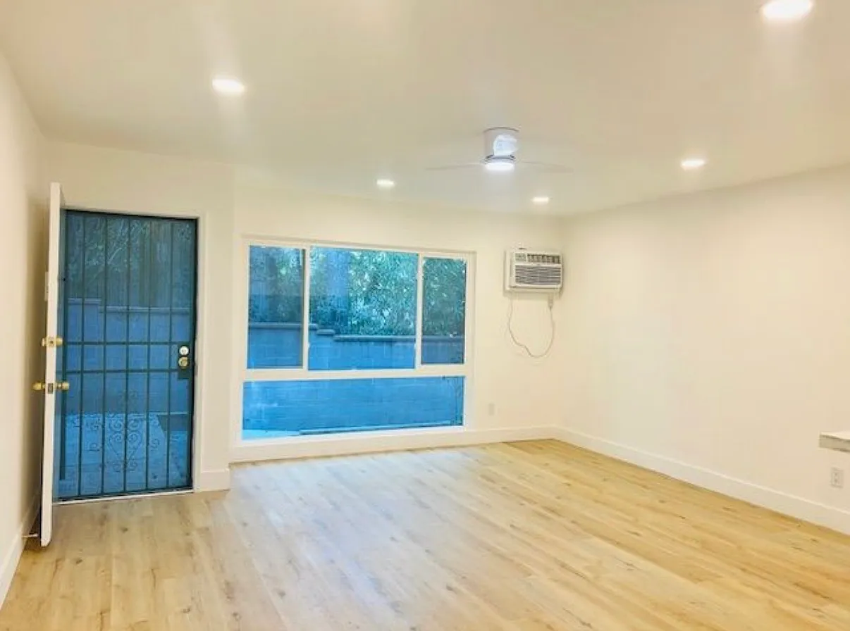 2 bed, 800 sqft, $2,895 — Photo 3