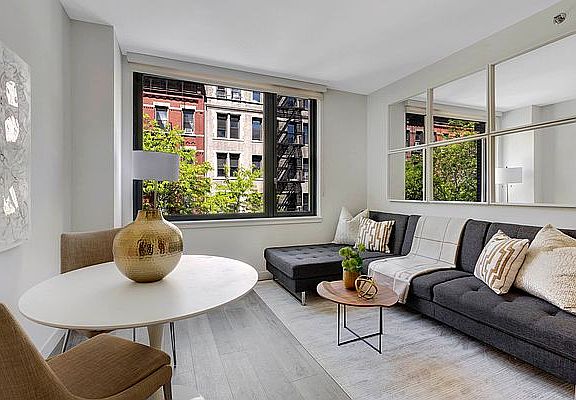 3rd image of 350 45th St #3
