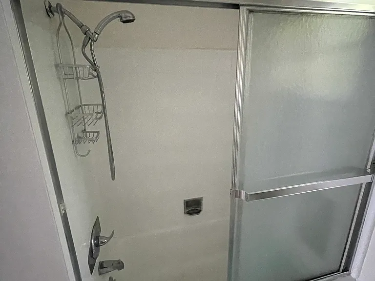 1560 N Laurel Ave — Photo 27