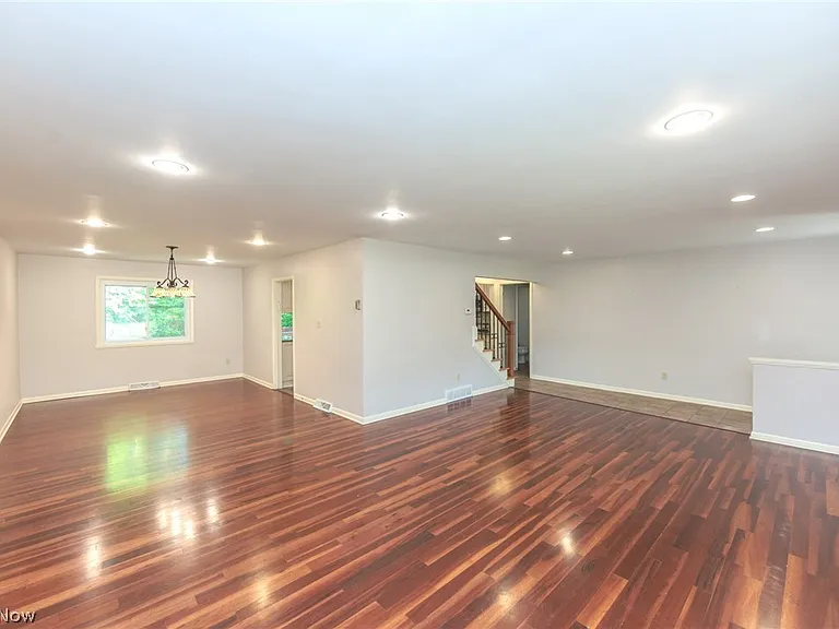 23721 Greenlawn Ave — Photo 3