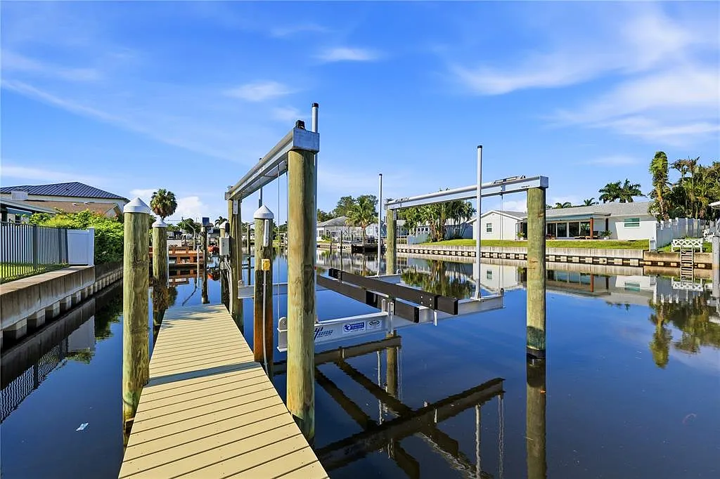 3 bed, 2.0 bath, 1439 sqft, $6,800 — Photo 4