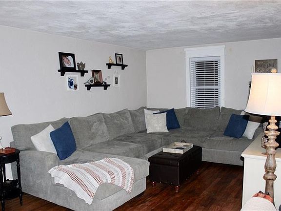 5th image of 217 E Fairmont Ave