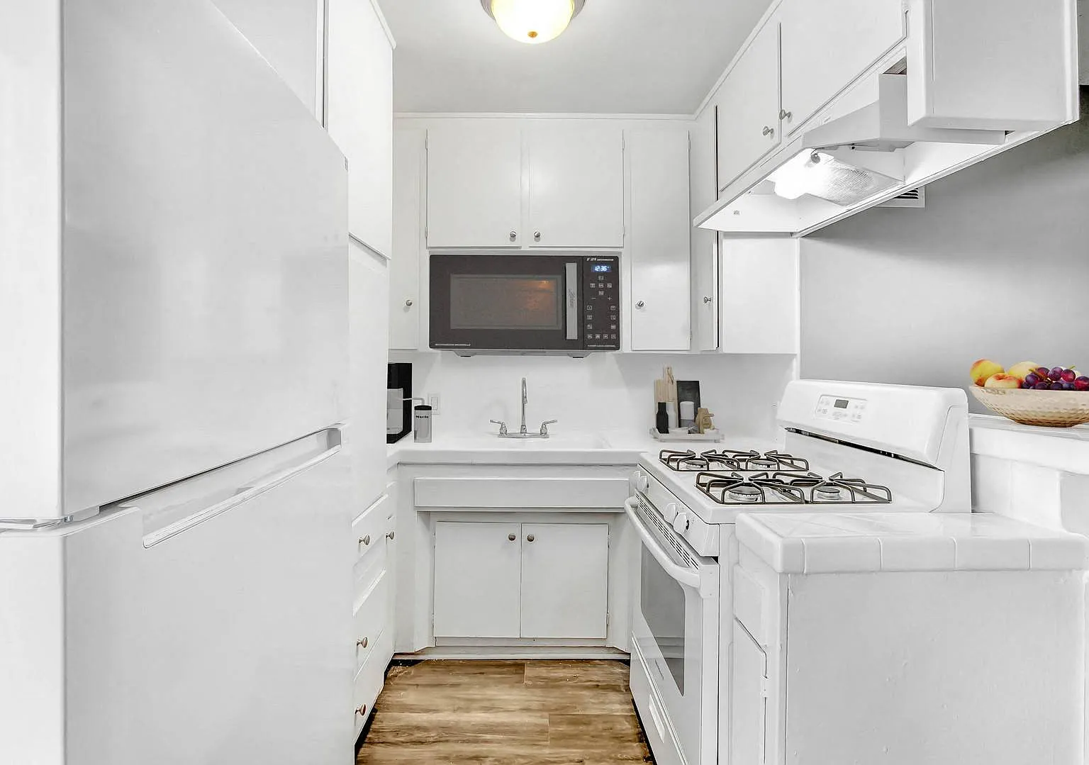 Park Vanowen Apartments — Photo 1