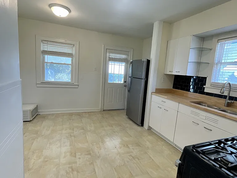 230 W 73rd Ter — Photo 16