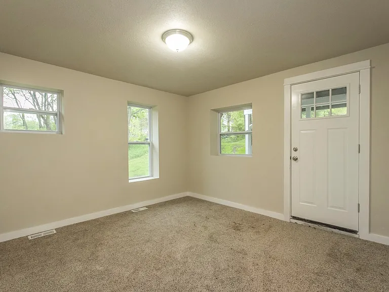 338 E Pleasant View Dr — Photo 8
