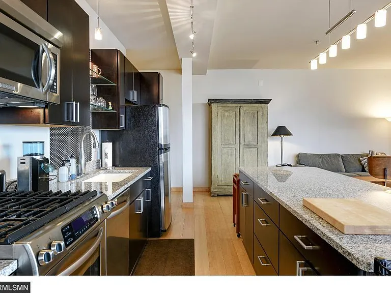 521 2nd St SE #306 — Photo 2