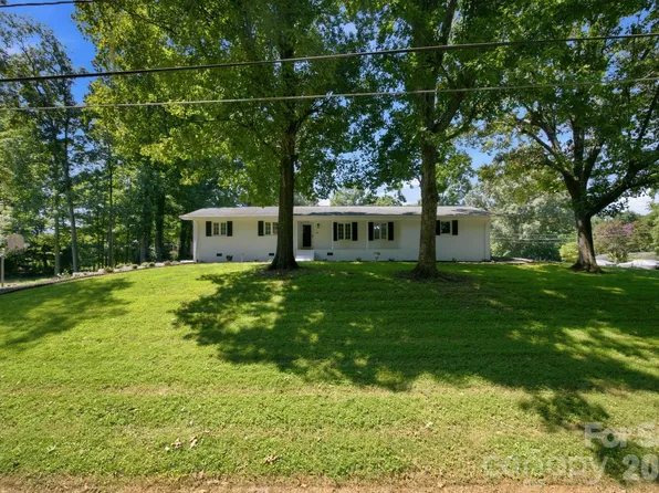 803 E 24th St, Newton, NC 28658