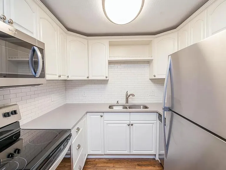 1410 N York St #13 — Photo 1