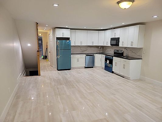 1st image of 243A Vernon Ave #1C