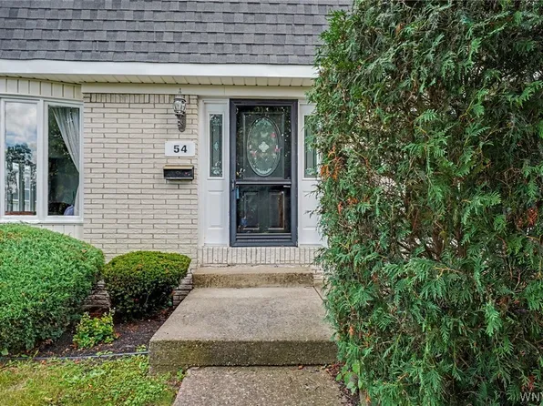 54 Harrogate Sq, Buffalo, NY 14221