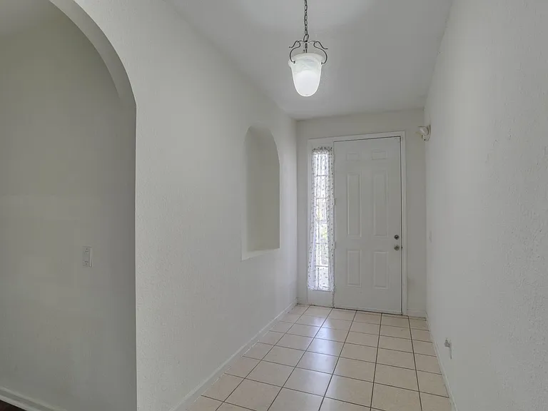 4977 Pall Mall St W — Photo 4