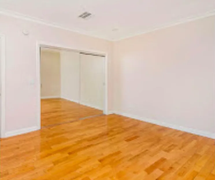 1065 Allen Ave — Photo 3