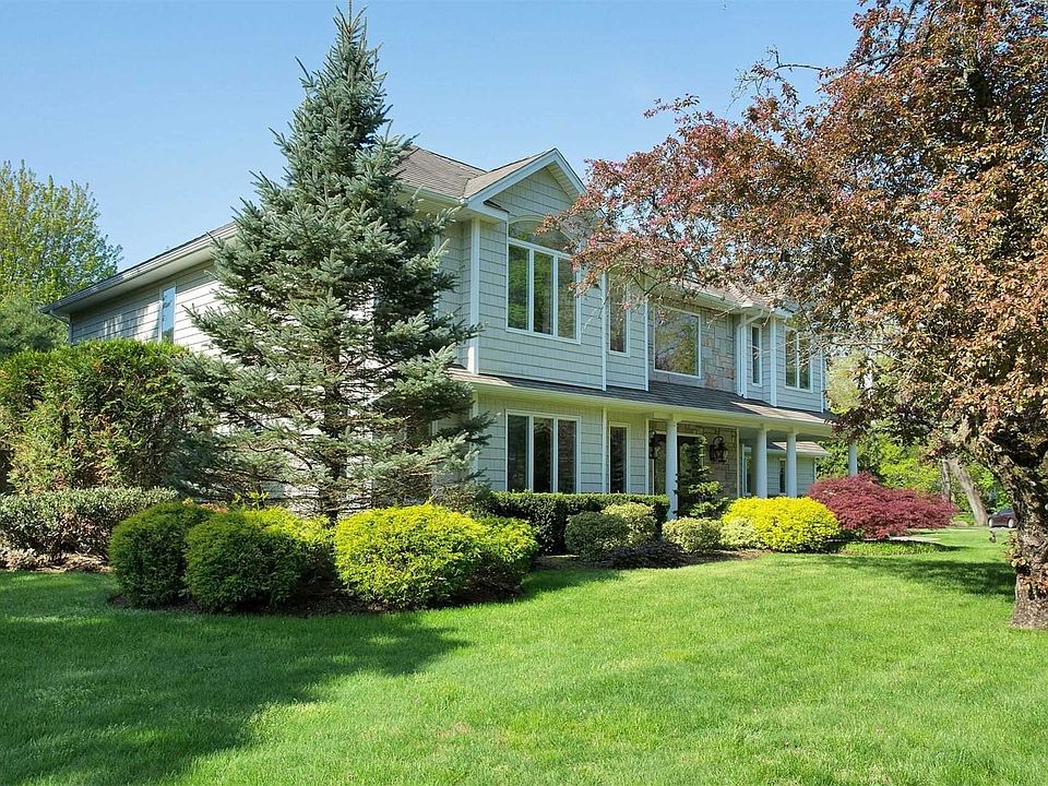 1st image of 18 Oakridge Dr