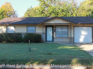 3705 Parkwoods Ln, Midwest City, OK 73110
