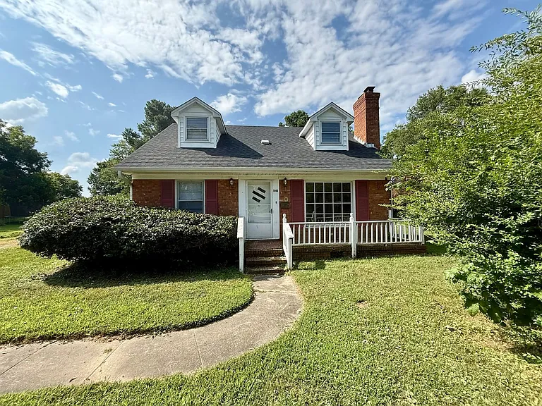 1003 Apple St — Photo 1