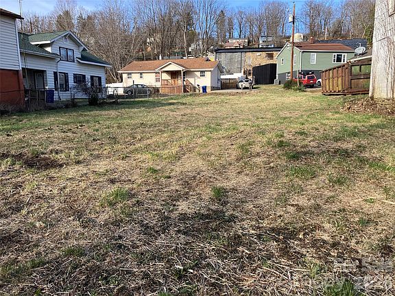 4th image of Valley St