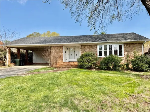 2914 W Cornwallis Dr, Greensboro, NC 27408