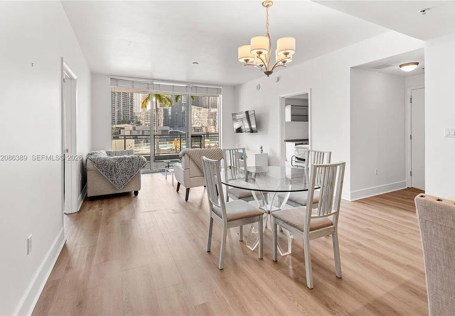 2 bed, 1129 sqft, $3,900 — Photo 3