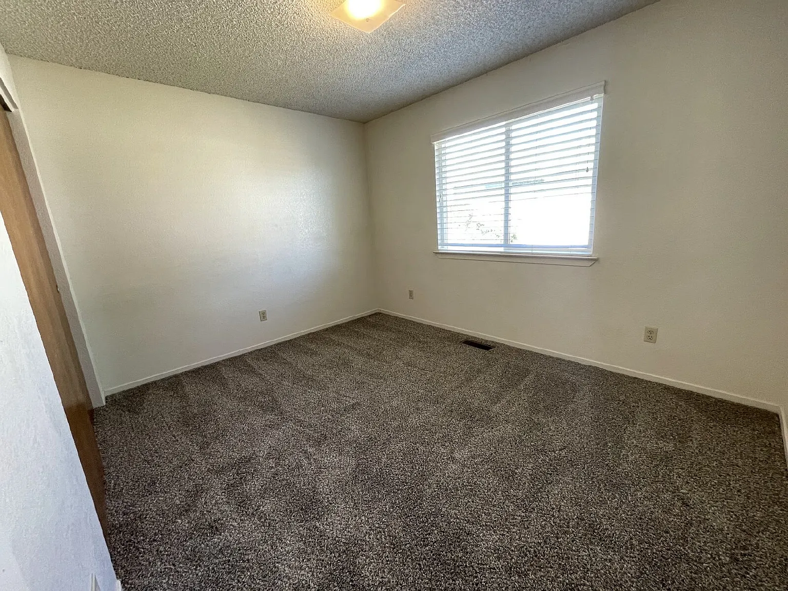 2 bed, 1.0 bath, 888 sqft, $1,650 — Photo 3
