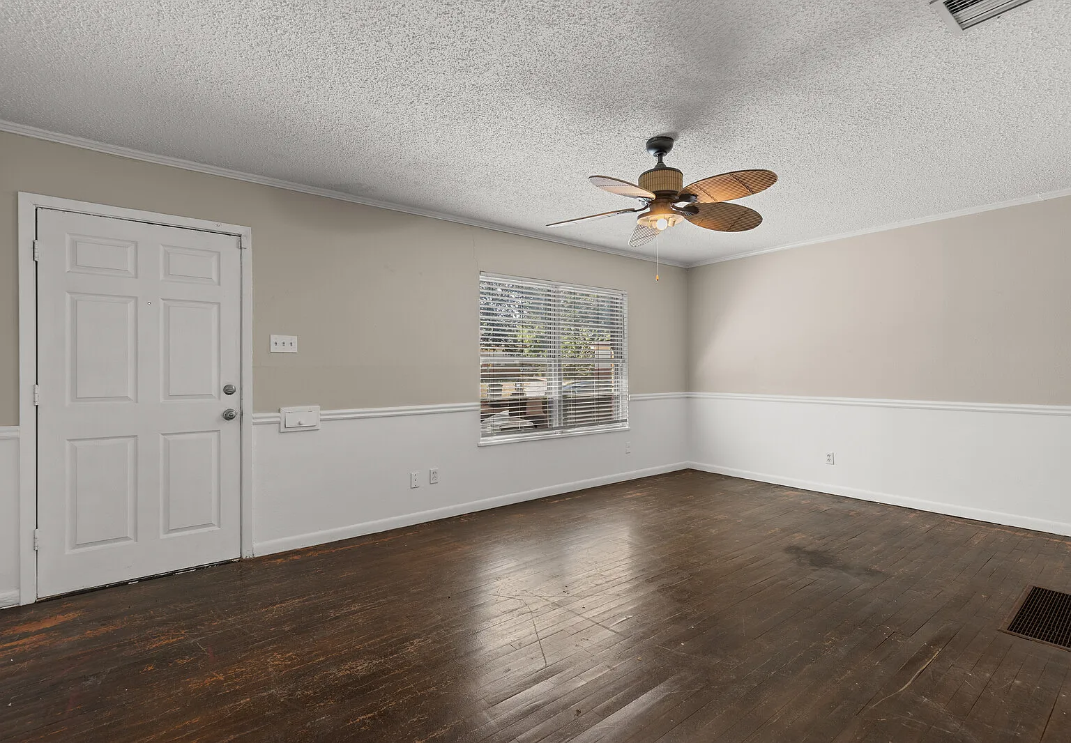 3817 Parkwood Street - A — Photo 3