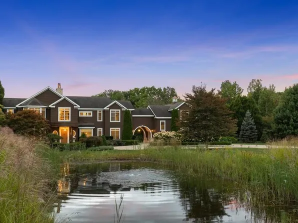 8768 Warren Woods Rd, Lakeside, MI 49128