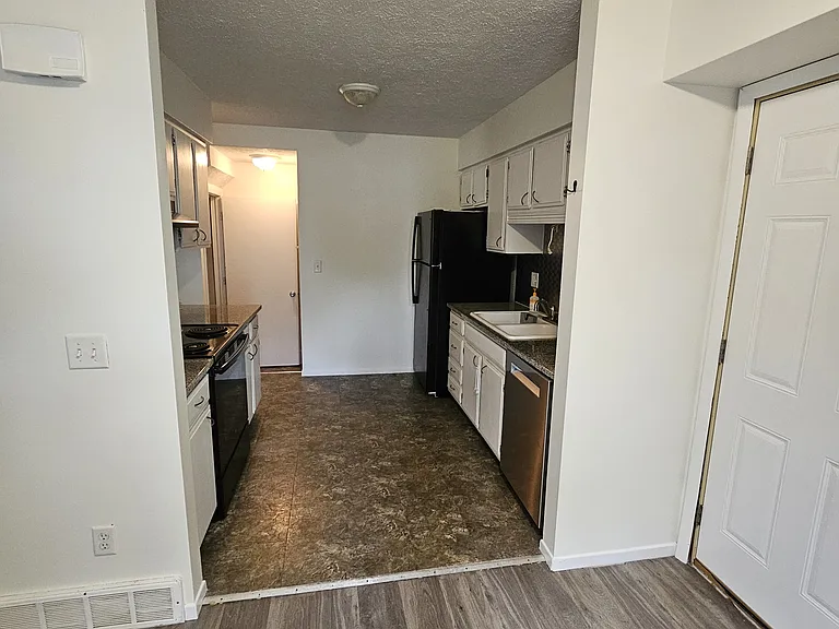 2901 Staten Ave #15 — Photo 5