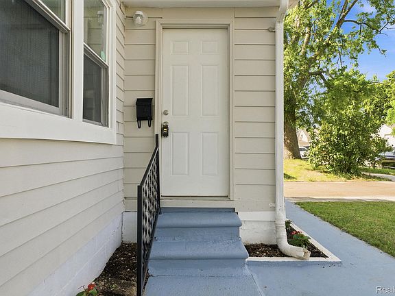 5th image of 23826 Columbus Ave