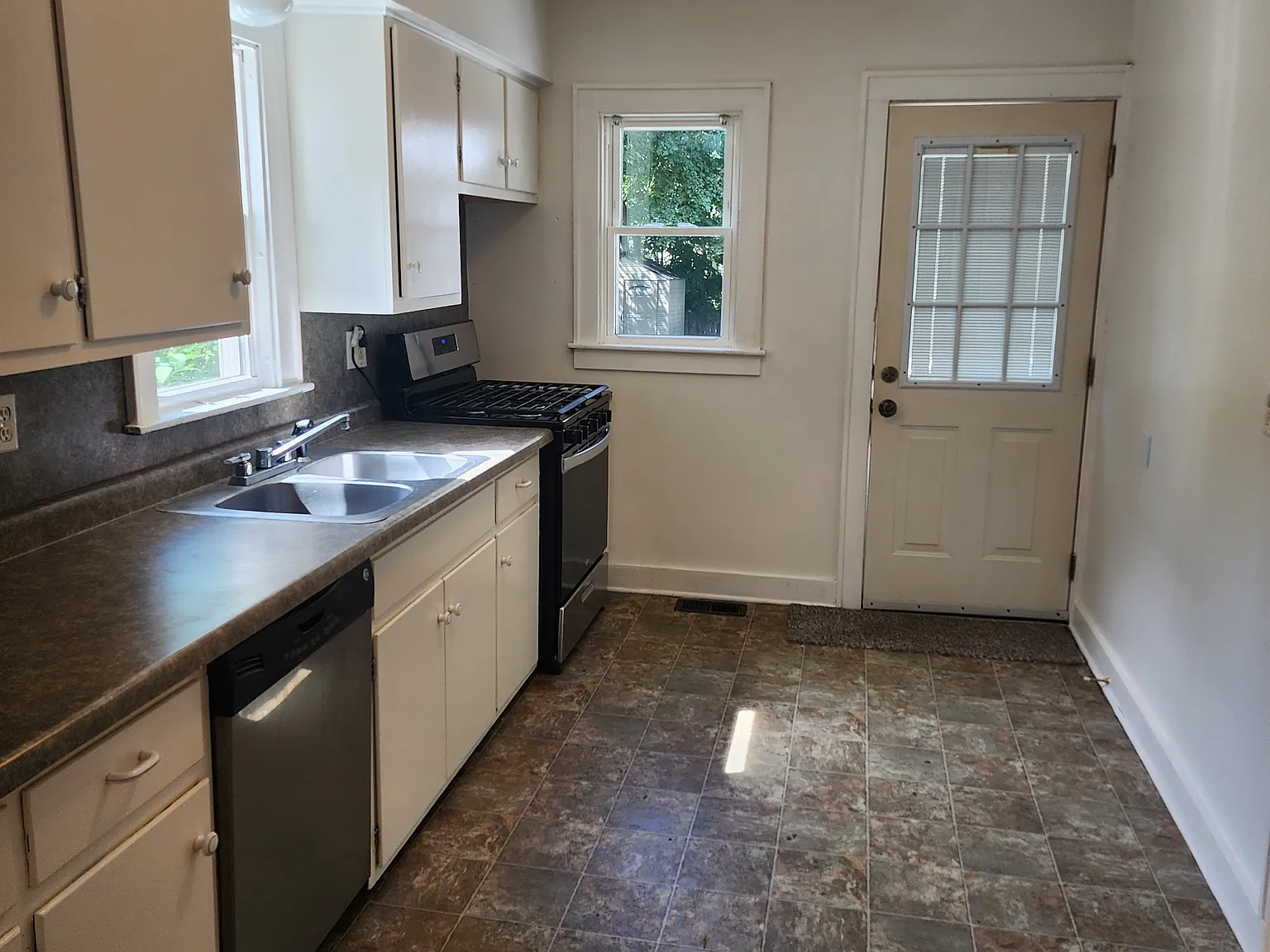 2 bed, 1150 sqft, $1,495 — Photo 3