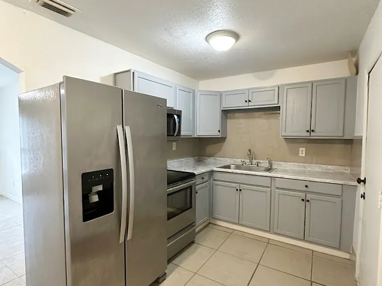 5016 Manduria St — Photo 2