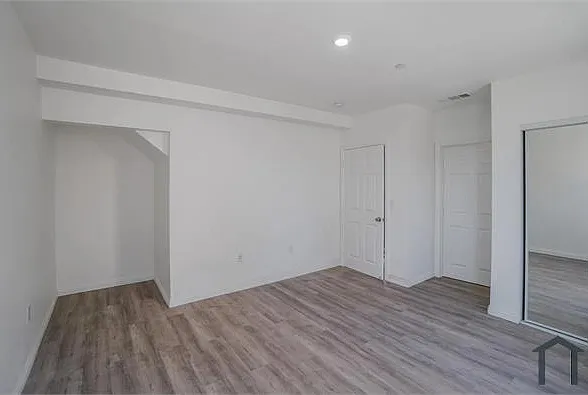 5 bed, 2000 sqft, $3,900 — Photo 4
