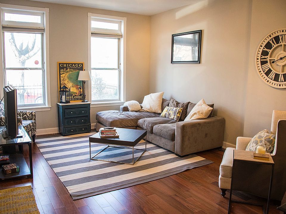 Spacious Living Room - 10' ceilings, Brazilian Cherry hardwo