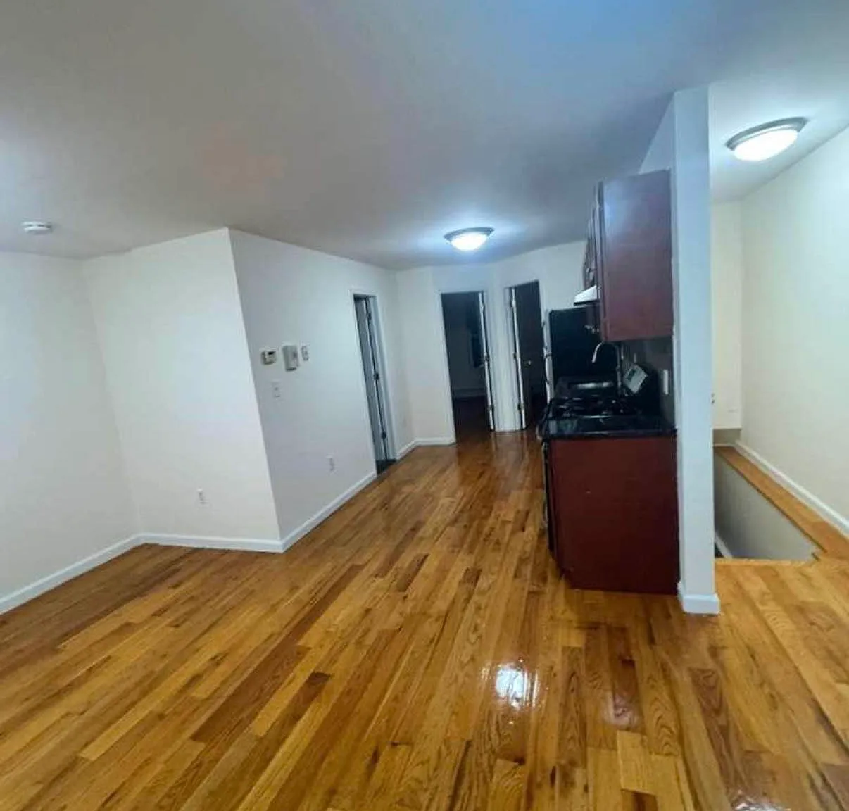 49 Vernon Ave — Photo 4