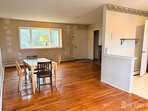 4th image of 8 Finley Rd