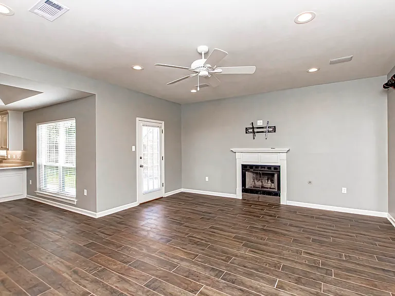 13333 Parwood Ave — Photo 4