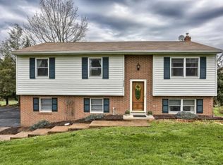 208 Ironstone Dr, Lititz, PA 17543