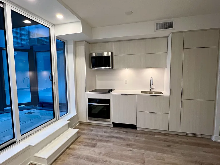 370 Martha St #212 — Photo 19